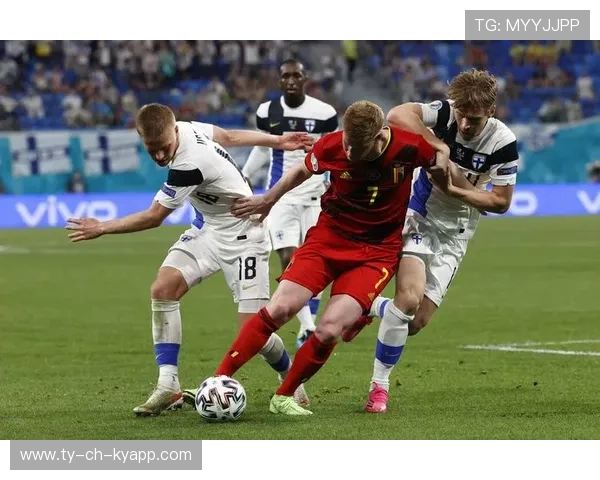 埃尔南德斯中场送出穿透性直传造精彩